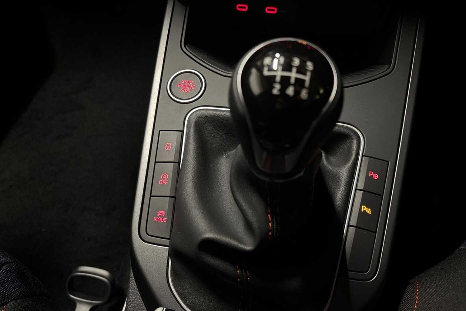 SEAT Arona 1.0 TSI 115 FR Black Edition 5dr *Delivery Miles*